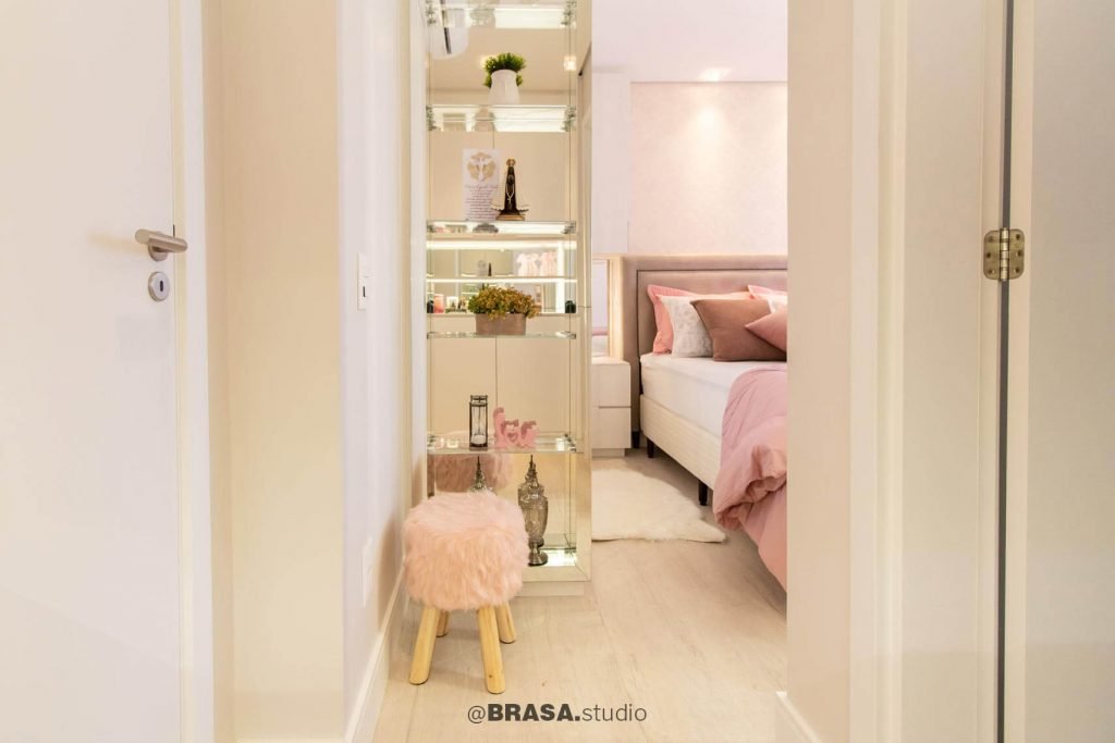 Projeto de interiores de apartamento, fotografia da entrada da suíte - BRASA studio